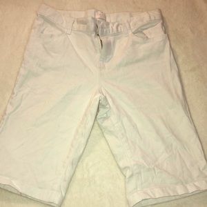 WHITE JEAN SHORTS